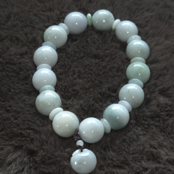 Jewelry - Elegant Jade Beaded Bracelet